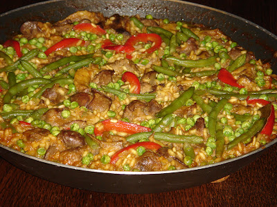 Zöldséges-csirkeaprólékos paella